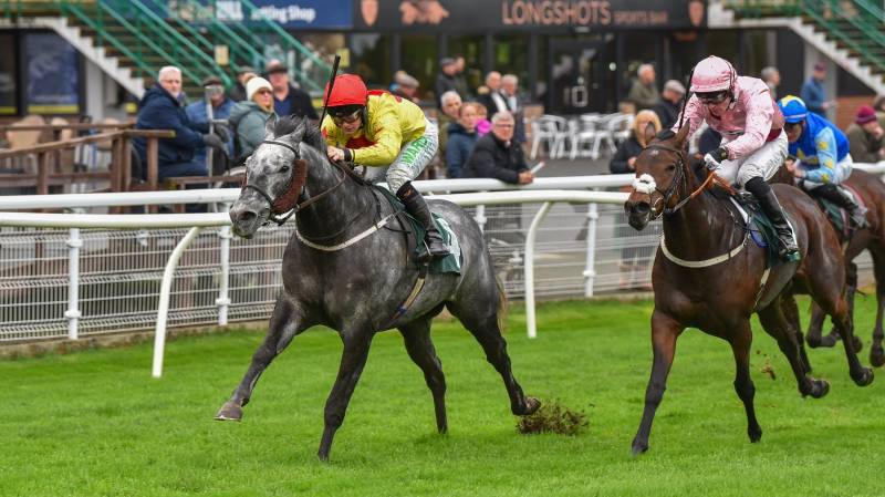 WADE'S MAGIC wins again at Catterick under Jason Hart