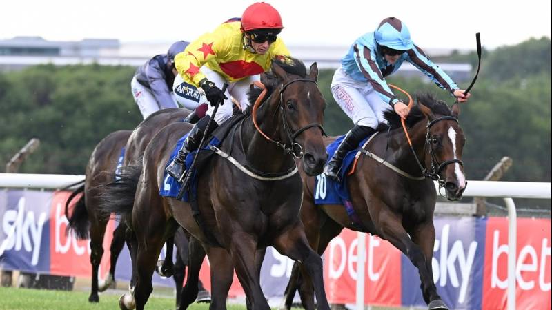 DAYDREAMA powers over the top to win at Pontefract
