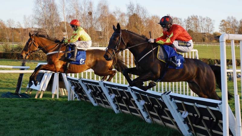 SMART DECISION wins nicely at Leicester under Jonjo O'Neill Jr