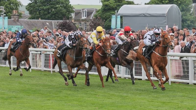 FURTURRA wins the valuable seller at Musselburgh