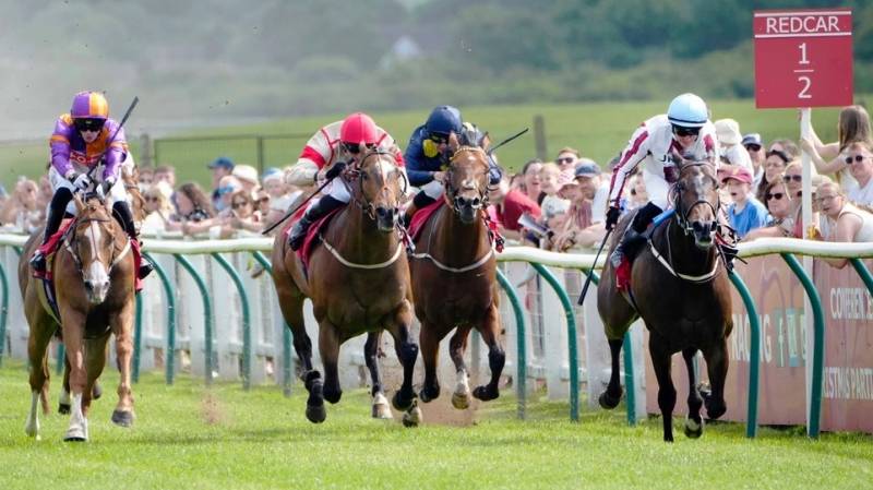 I'M NEXT makes all to win at Redcar under Duran Fentiman