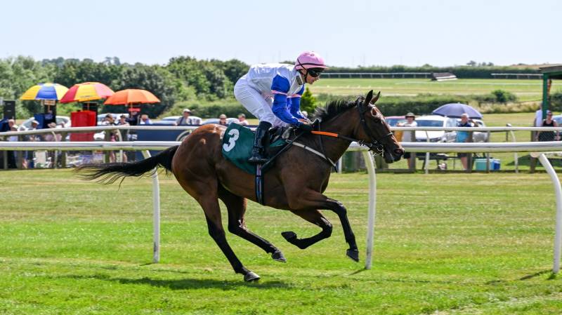 WARBY wins impressively at Catterick