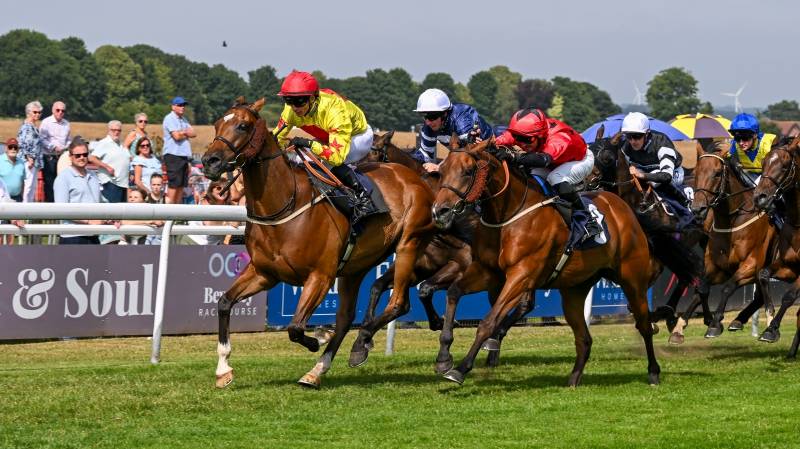 KITSUNE POWER wins under a super ride by David Allan at Beverley