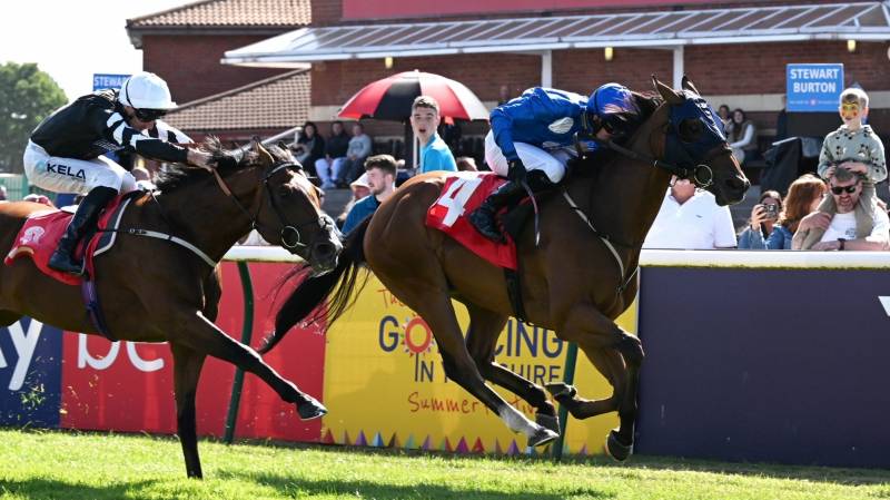 FINANCER stays on nicely to win at Redcar under Jake Dickson