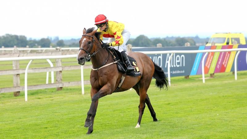 JEWEL MAKER wins for the second year running at Carlisle under Rebecca Burley